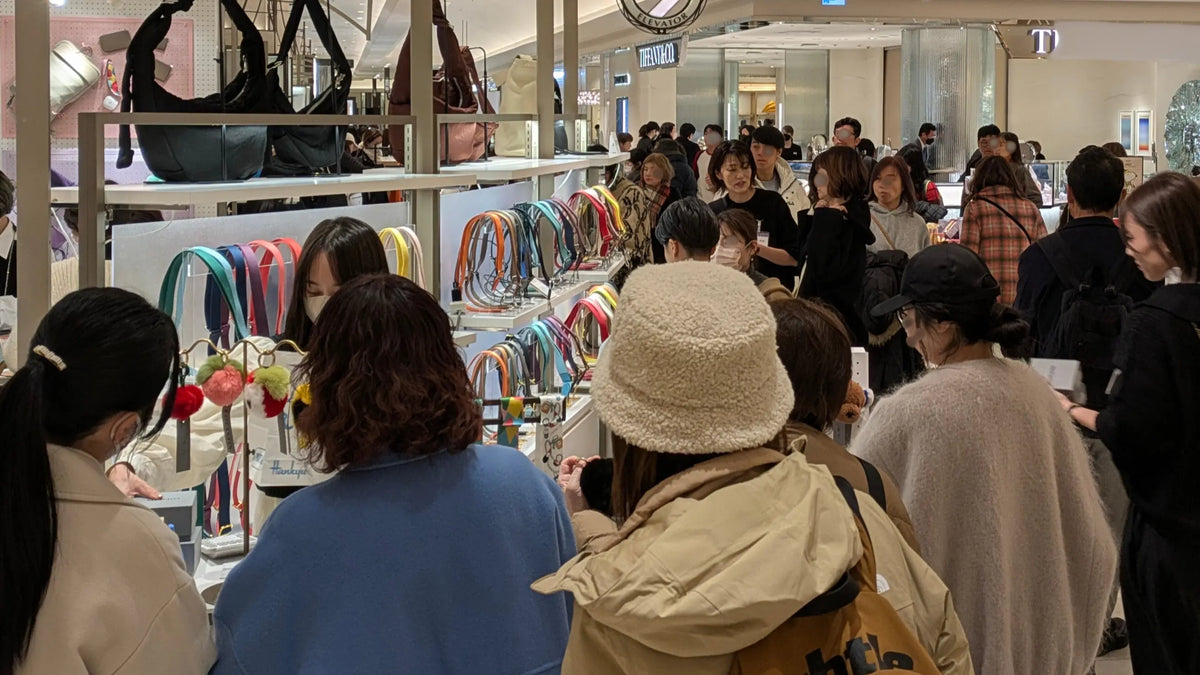 阪急うめだ本店のポップアップ会場に集まるお客さま